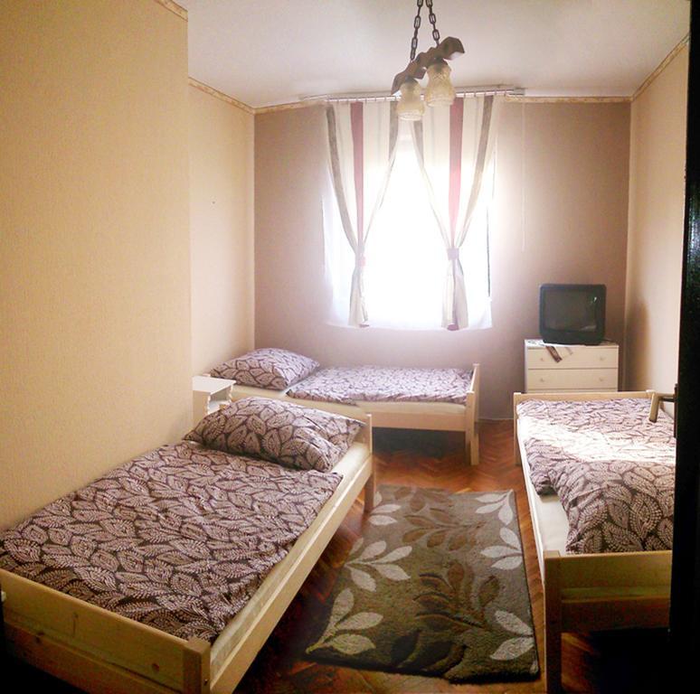 Orchidea Apartman Tata Room photo
