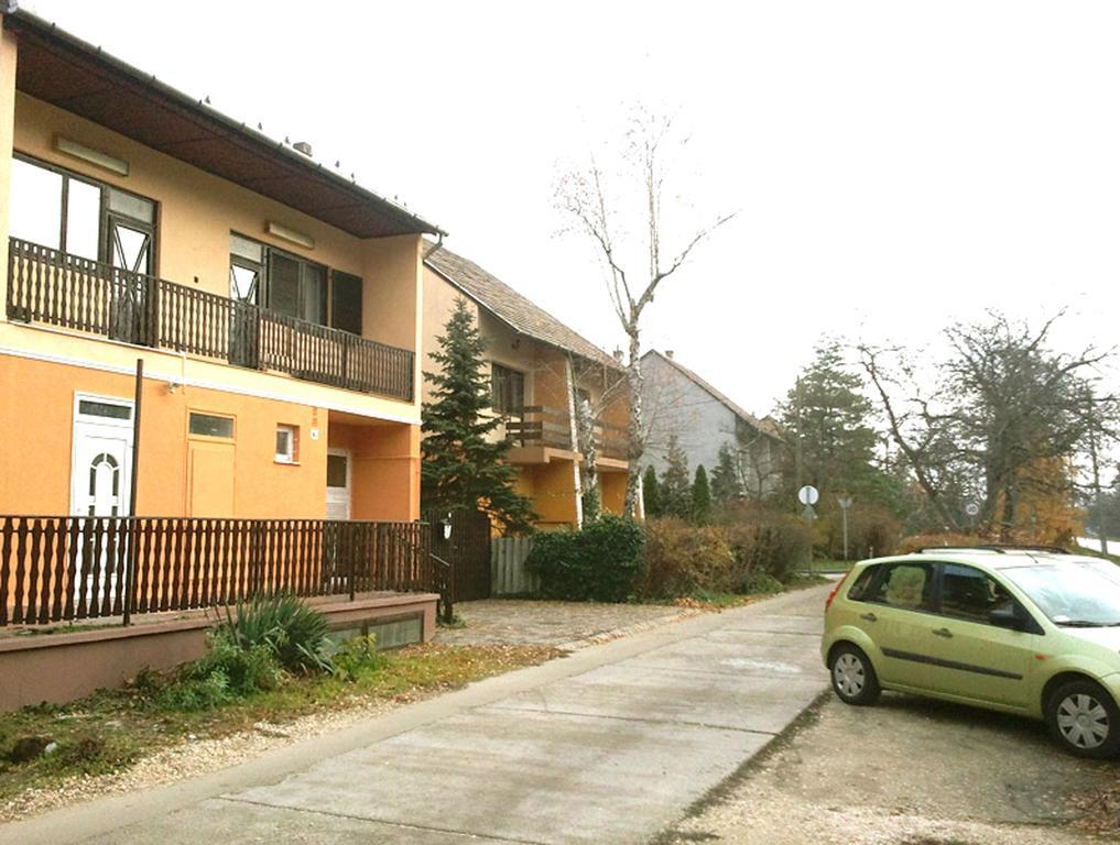 Orchidea Apartman Tata Room photo